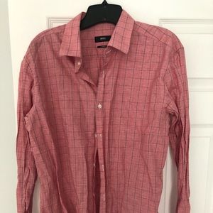 Hugo Boss men’s dress shirt.